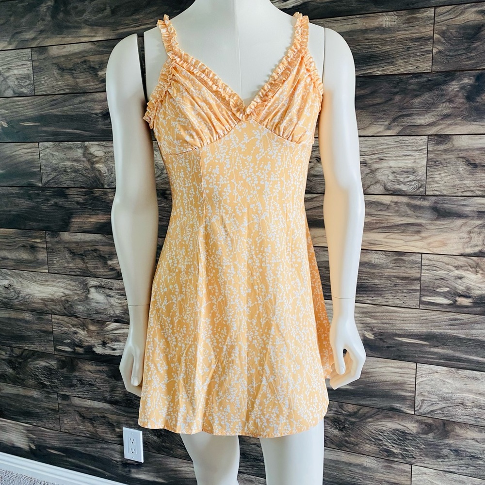 NWOT Yellow with white detail summer dress.